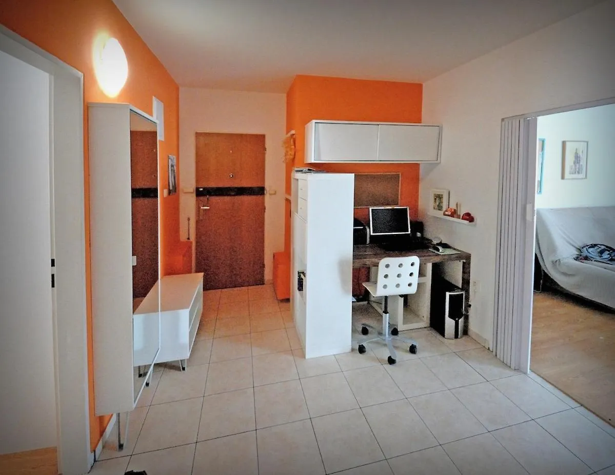 Pleasant Apartment Close To City Center プラハ